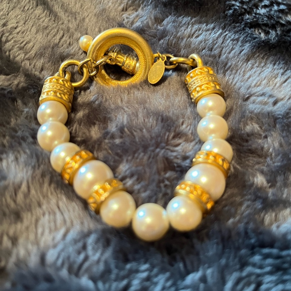 Premier Jewelry Vintage Gold and Faux Pearl Beaded Bracelet